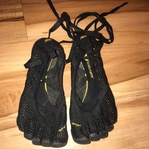 Vibram FiveFinger Mesh Net Lace Up Shoes